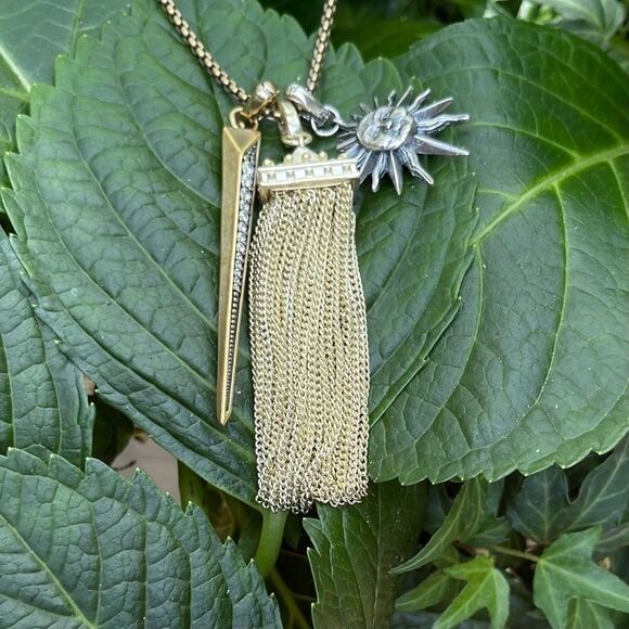 KENDRA SCOTT Mixed Metals 3 Charm Necklace - Picture 2 of 14